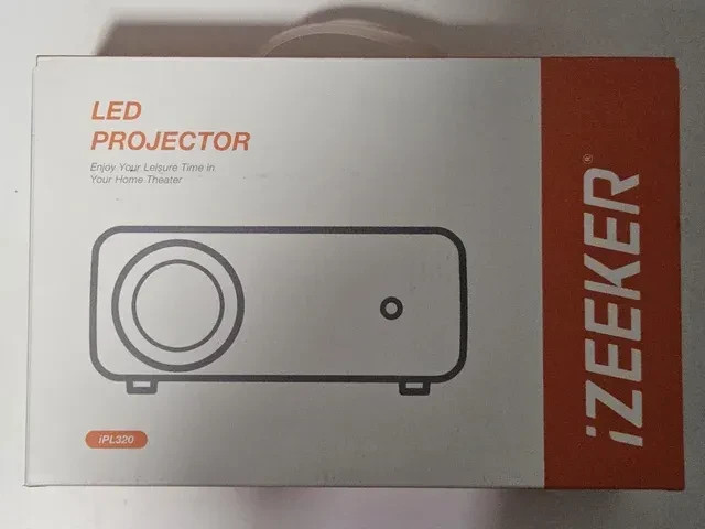 ویدیو پروژکتور iZEEKER مدل IPL320 , با پخش تصویر فول اچ دی و قدرت نوری 12000 لومنی