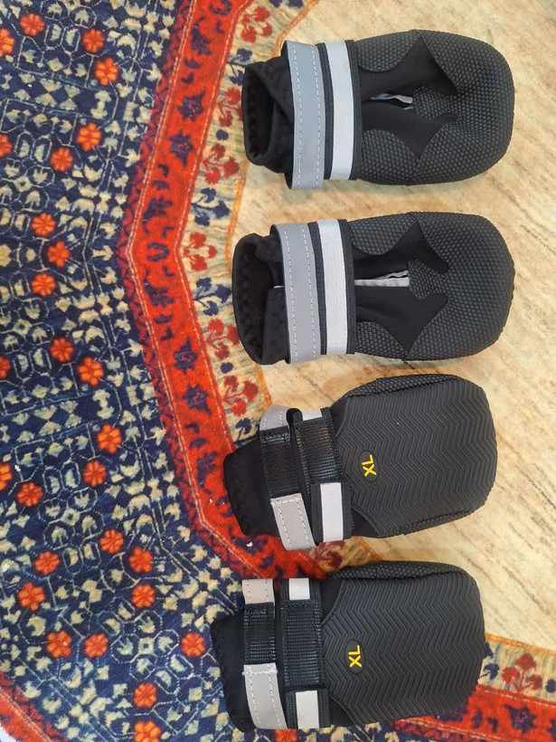 کفش سگ، مجموعه 4 چکمه ضد آب سگ، کفش سگ با بندهای بازتابنده و کفی ضد لغزش برای محافظت از پنجه سگ (مشکی، XL) ن1