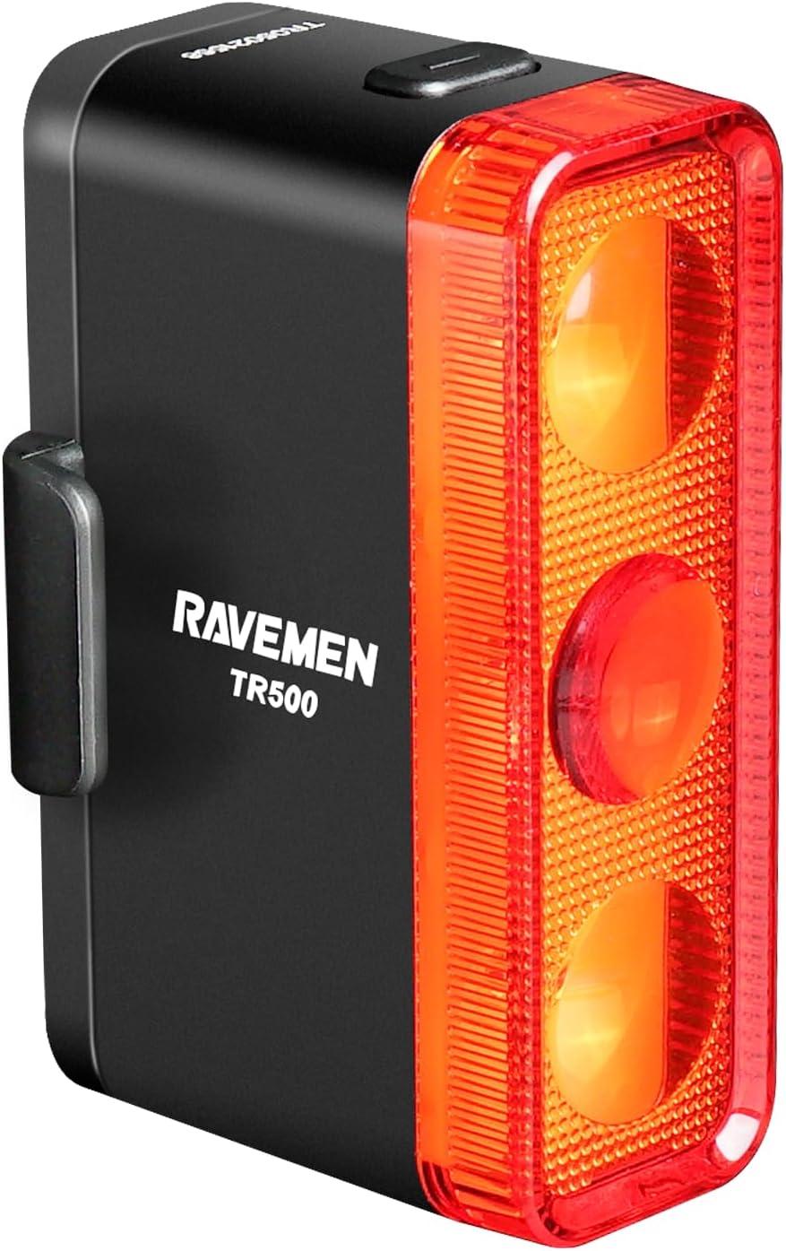 چراغ عقب دوچرخه RAVEMEN TR500 با روشنایی 500 لومن، سنسور هوشمند ترمز، 6 حالت نور، شارژ USB-C و دید جانبی گسترده، انتخابی حرفه‌ای برای افزایش ایمنی دوچرخه‌سواری در روز و شب.