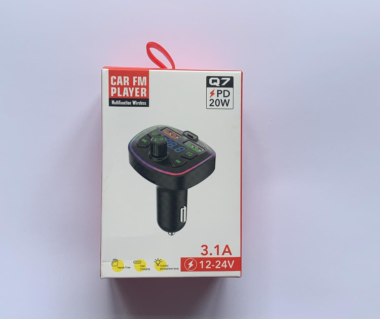 شارژر فندکی بلوتوثی خودرو Q7 با فرستنده FM، پخش MP3 و شارژ سریع دوگانه USB